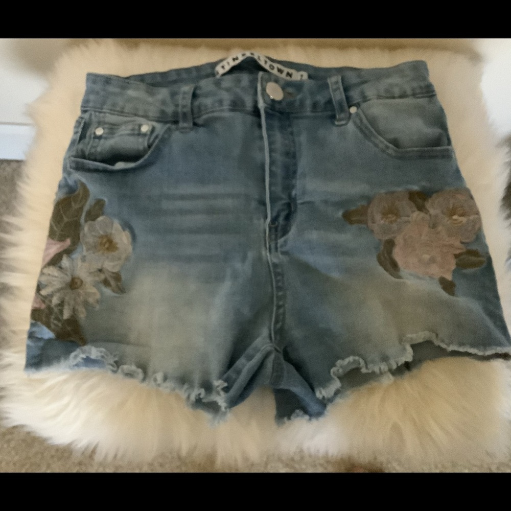 TinselTown shorts with flowers